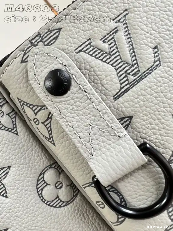 AAA Replica Ru TRIO MESSENGER VUITTON LOUIS 0530
